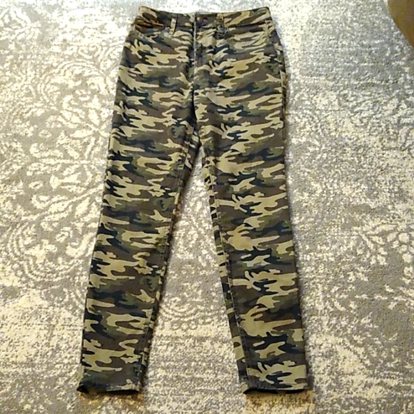 Junior's size 9 high rise skinny camo pants - Picture 1 of 5